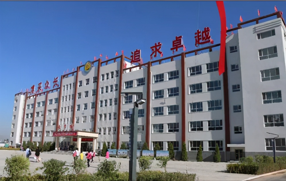 在4月17号山西省怀仁市同仁学校跨区域违规提前招生此行为,严重地违反