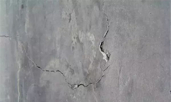 墙面空鼓要怎么处理?