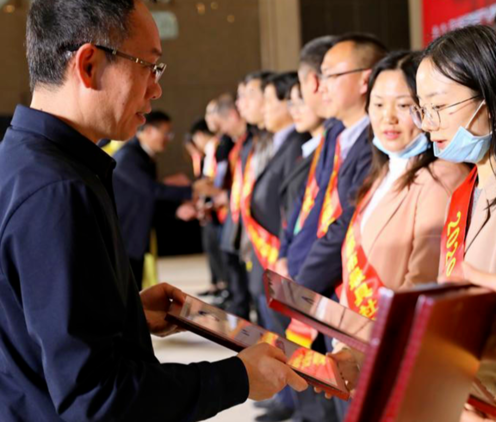 2020年度"成都十大杰出企业家"名单出炉_腾讯新闻