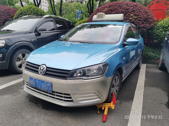 张家界一出租车司机甩客