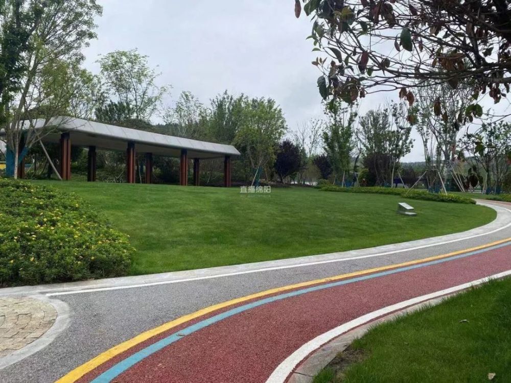 绵阳城市运动公园五一开园小直体验后直呼棒棒棒