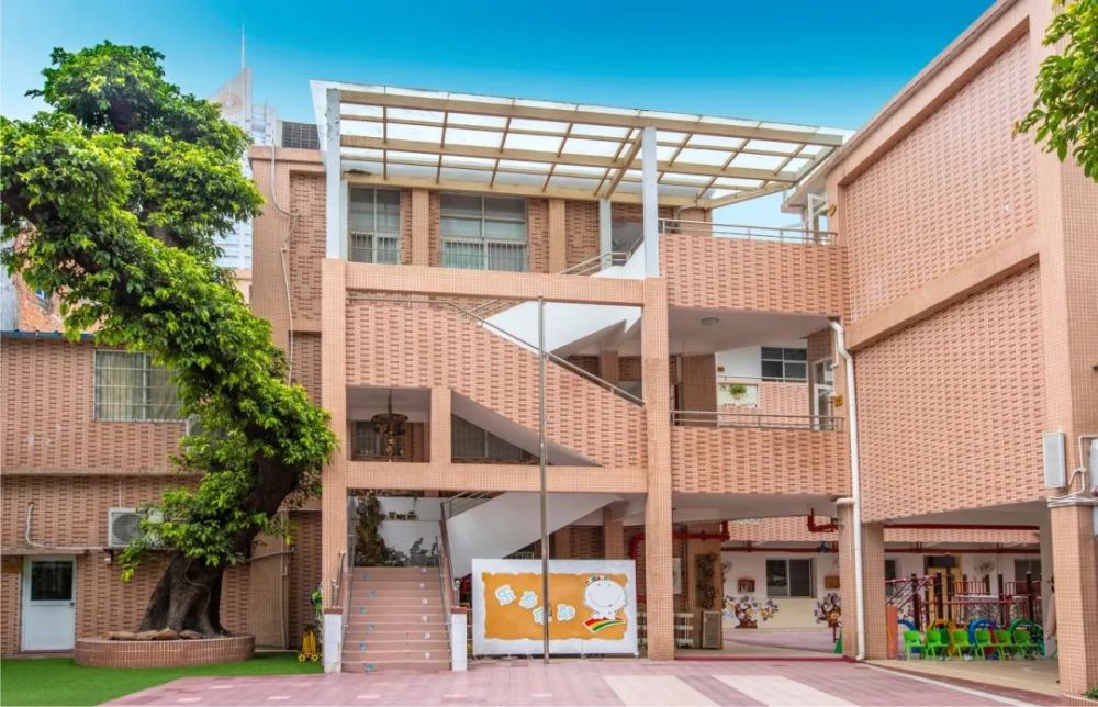 农林下路小学教学楼,操场