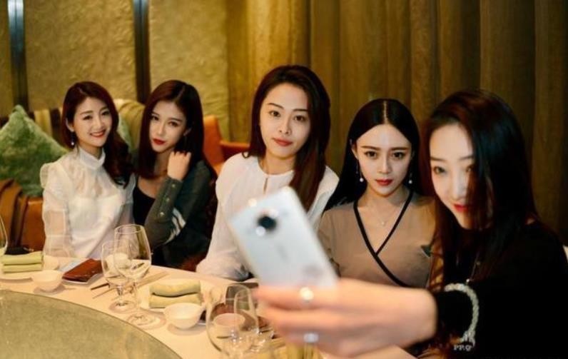 丑小子陈山靠网上炫富走红因不当言语遭封杀结局凄凉