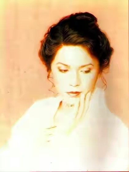 法国小哥高仁尼风度翩翩,他迷醉于东方文化,深爱着中国京剧名伶宋丽玲