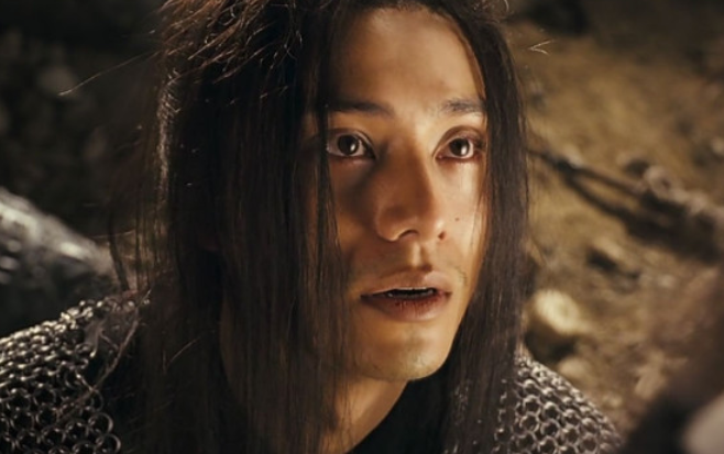 由此陈坤的演艺事业更上一层楼,开始频繁地参加各种活动,参演电影