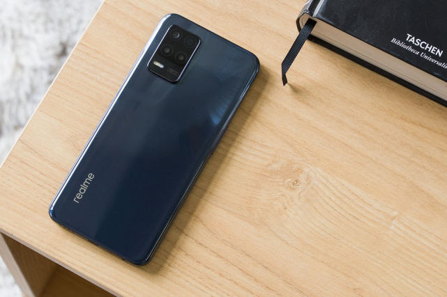 realme真我v13图赏大电池长续航也有均衡手感