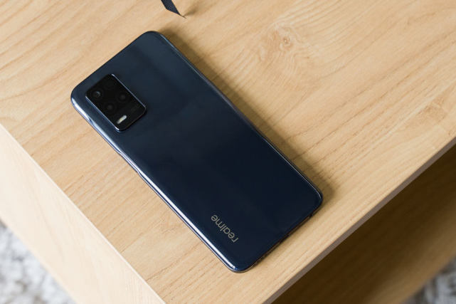 realme真我v13图赏大电池长续航也有均衡手感