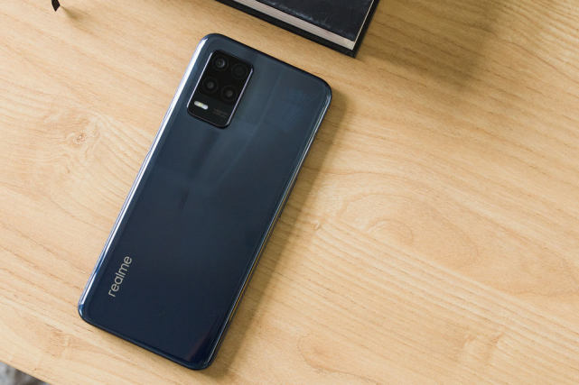 realme真我v13图赏大电池长续航也有均衡手感