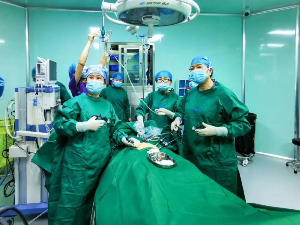 正常月经和生育功能,又不想在腹部留下明显手术瘢痕的年轻女性来说,无