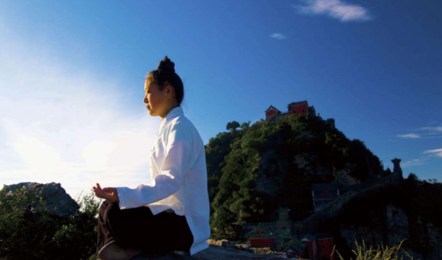 武当山的女道士能玩微信玩手机唯独恋爱是不被允许的