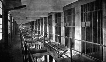 红色起源提篮桥监狱所创造的那些个第一