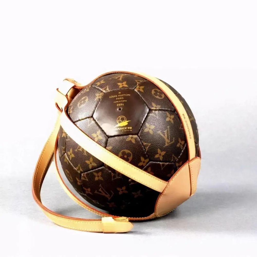 lv推出250000元飞机包比真飞机还贵网友神吐槽这能上天吗