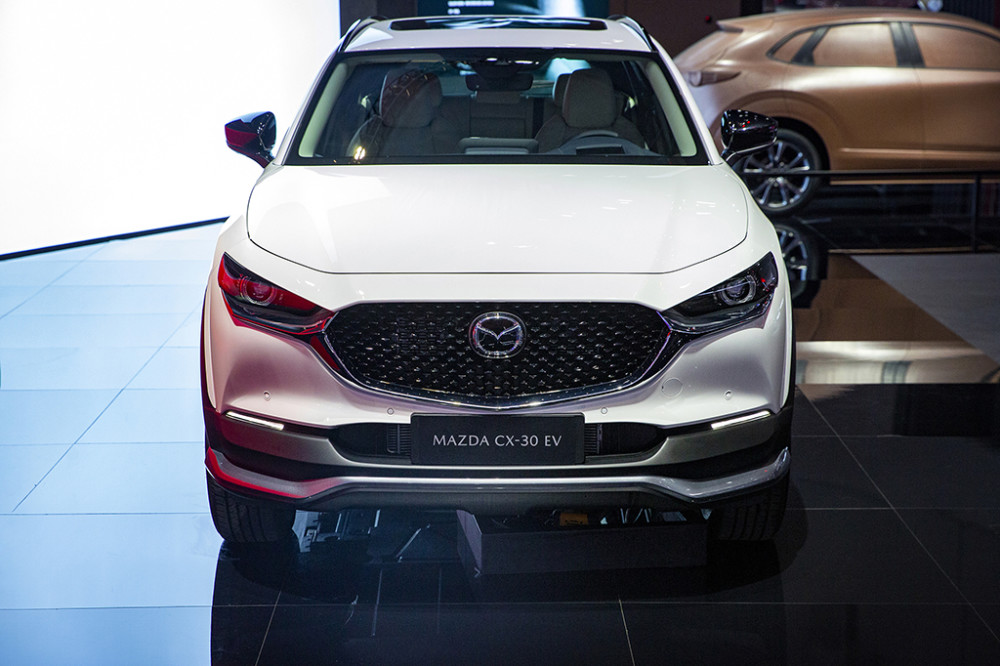 马自达cx30ev亮相上海车展