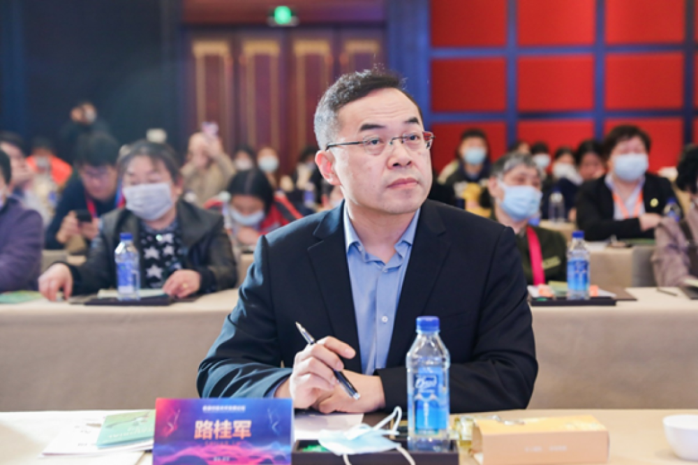 北京清华长庚医院疼痛科主任路桂军在路桂军看来,医院应该有两个功能