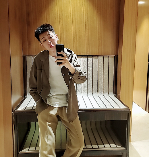 被某女运营忽悠来虎牙白浩不服判决上诉跟yy把违约官司打到底