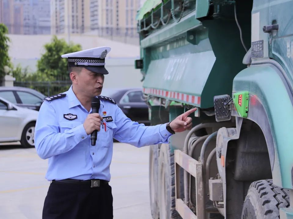 在前期试点取得较好成效的基础上,今天,厦门市公安局交警支队联合相关