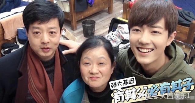 肖战父母抵达武汉,有个优秀的孩子真幸福