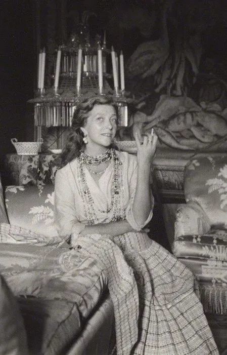 比如他的曾祖母louise lévēque de vilmorin就是法国著名诗人和作家