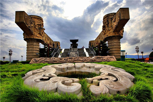 三星堆遗址挖出青铜女人像揭示5000年前古蜀国女子地位