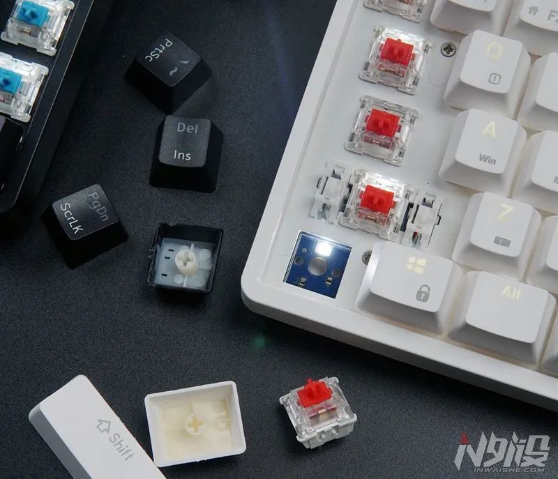 rkg68单色白光三模热插拔机械键盘拆解评测