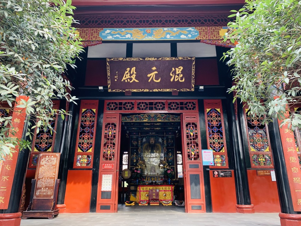 经过了宋元明清上千年,青羊宫有毁有建,尤其是在明末的战乱中全部焚毁