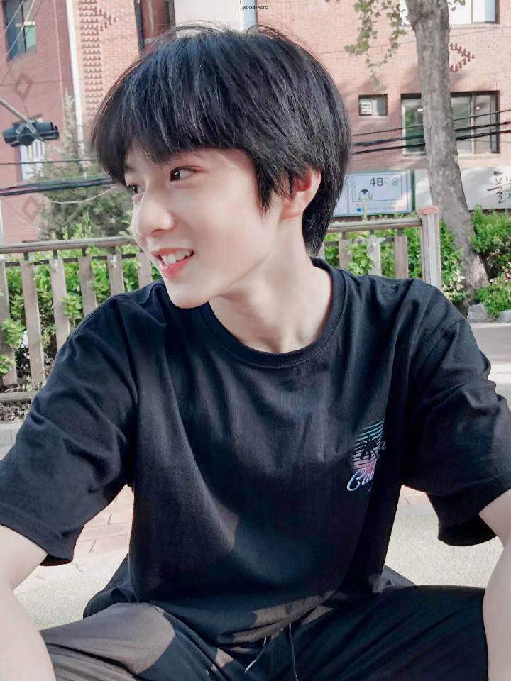 时代少年团刘耀文:15岁初中生的清爽男友风穿搭!180 大长腿_腾讯新闻