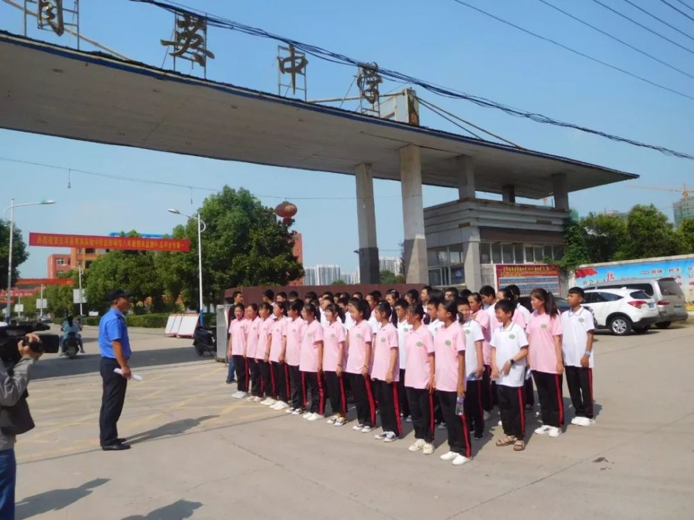 学校要求买天价国产平板比ipad还贵两倍填满了谁的腰包