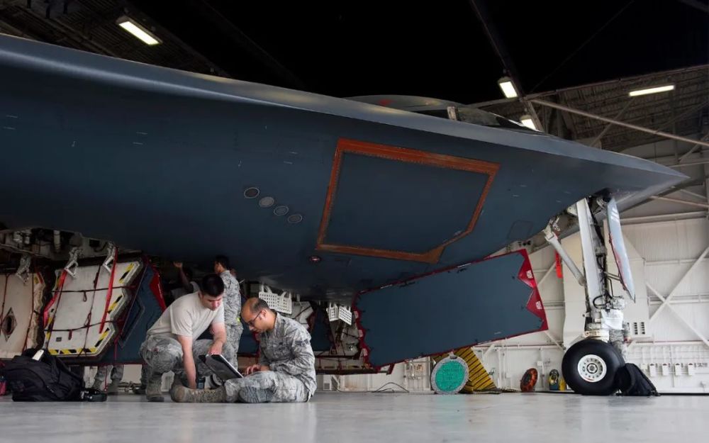 大量图片曝光b2隐形轰炸机的内部细节都有