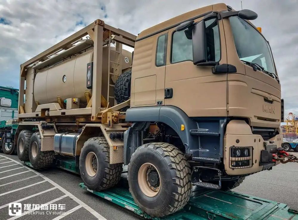 8x8全驱全身多处特殊改装带您见识一款德国man打造的战地卡车