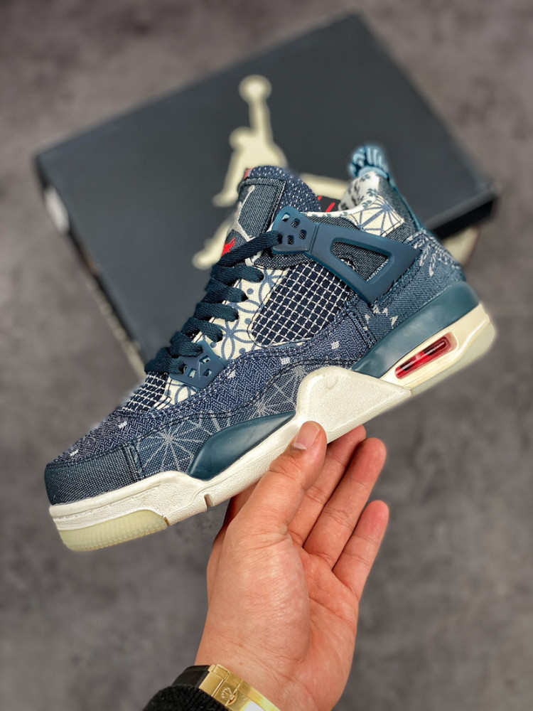 aj4乔4蓝白牛仔刺子绣