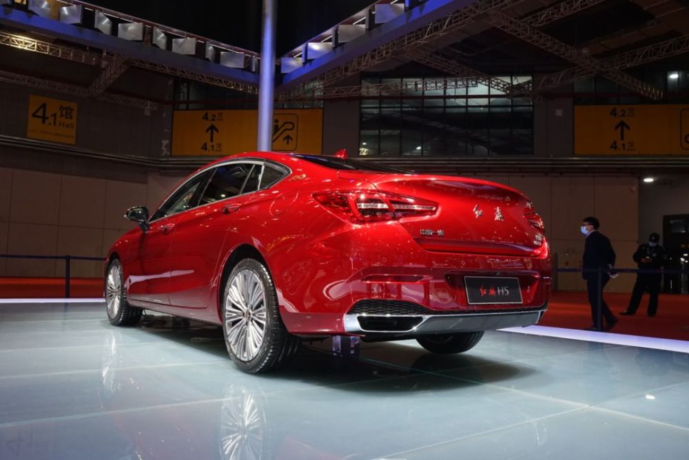 2021上海车展丨专属"红旗红"配色 红旗h5红色力量版首发_腾讯新闻