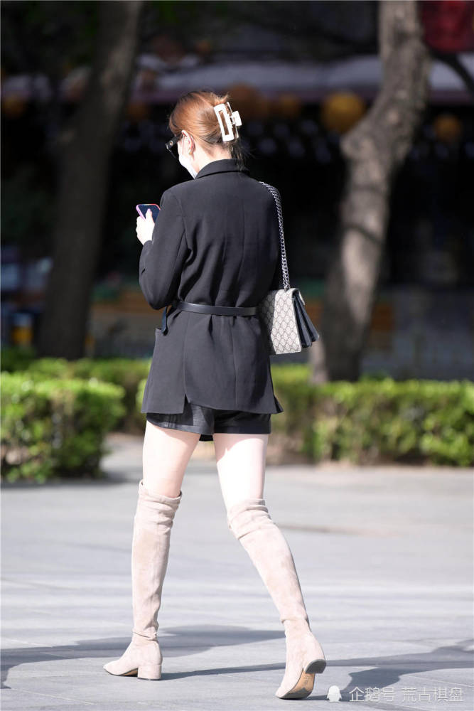 春天搭配过膝靴占有一席之地苗条身材女生更喜欢的单品