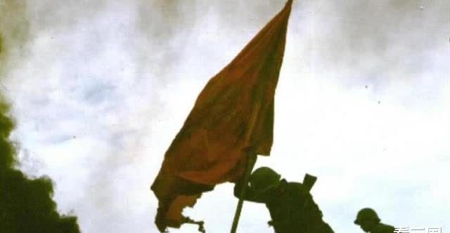 老山战役最悲壮的插旗被质疑造假一保安笑称照片上的人是我