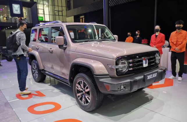 分工明确实拍坦克300城市版倒车循迹功能前6毫米波雷达