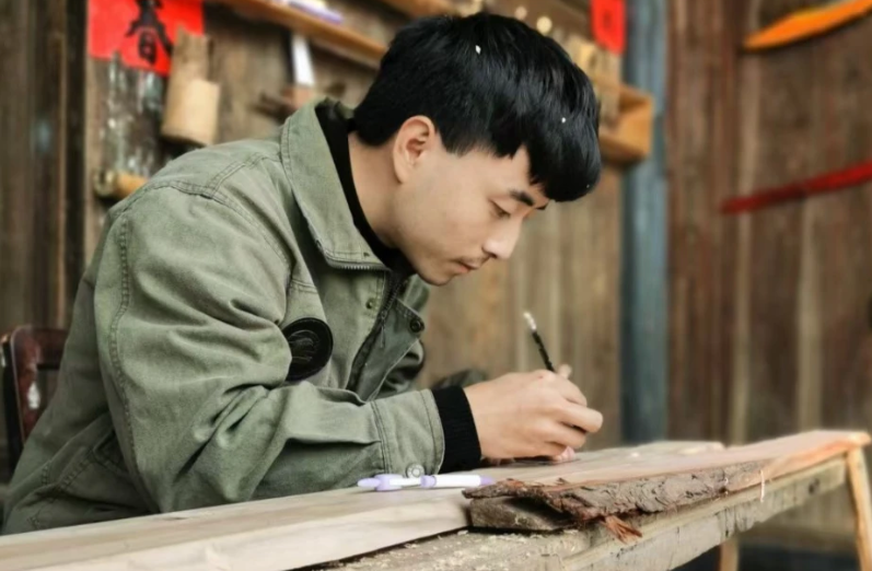 山村小木匠手工制作嫦娥五号被央视点赞