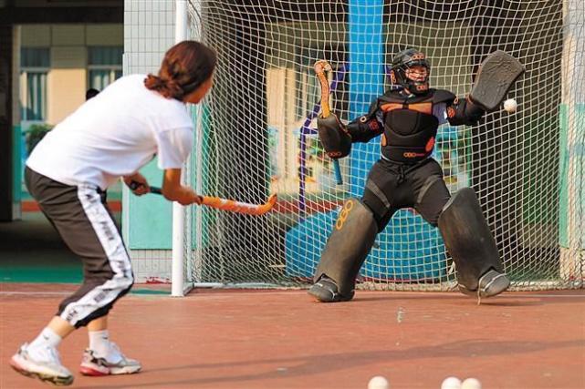 曲棍球,燃起来!前国手黄婷返乡执教粤东首支青少年曲棍球队