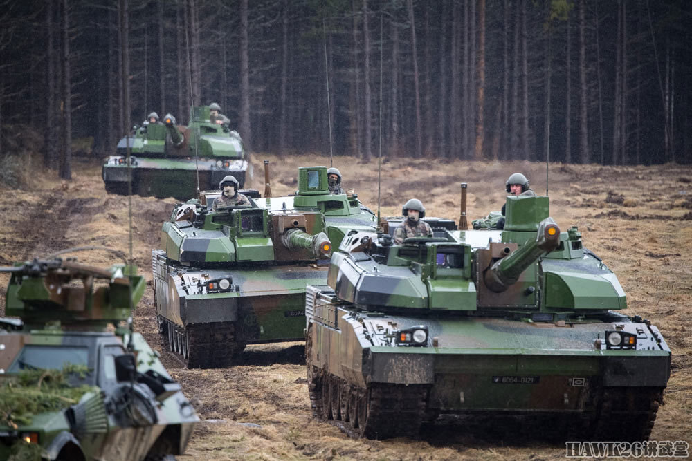 法国装甲部队实战演习 勒克莱尔主战坦克登场 新型瞄准镜意外亮相