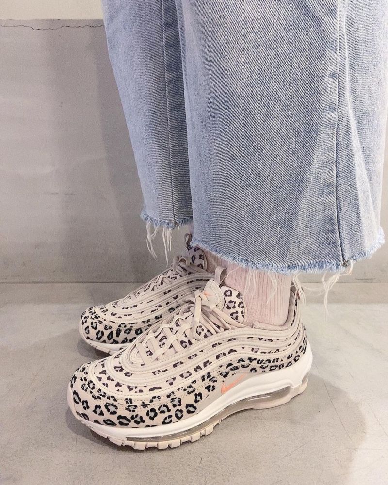 神预测2021下半年女生球鞋流行趋势这8点告诉你