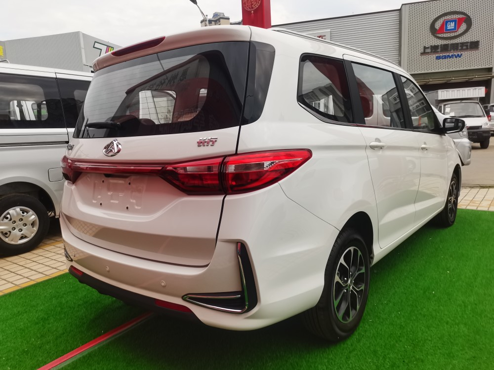 下面小编就为大家简单介绍一下这类车型中的一员长安欧尚a9款16l手动