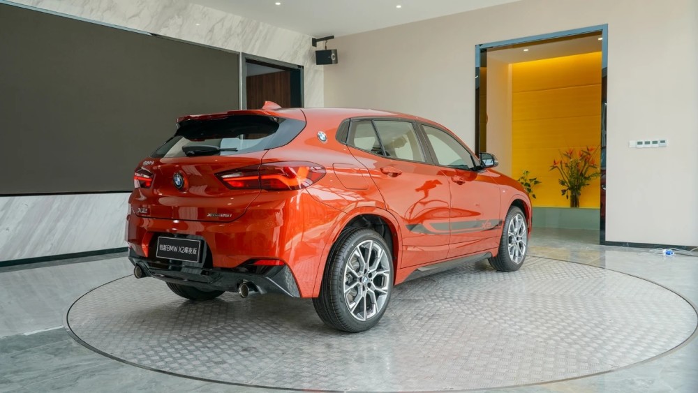 年轻人的新选择,外观炫酷引领时尚风潮的宝马x2耀夜版上市