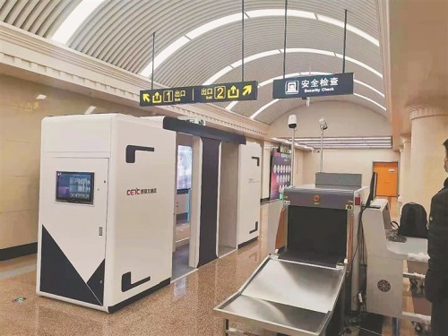 体验冰城智慧地铁机器人答疑带路语音就能咨询购票