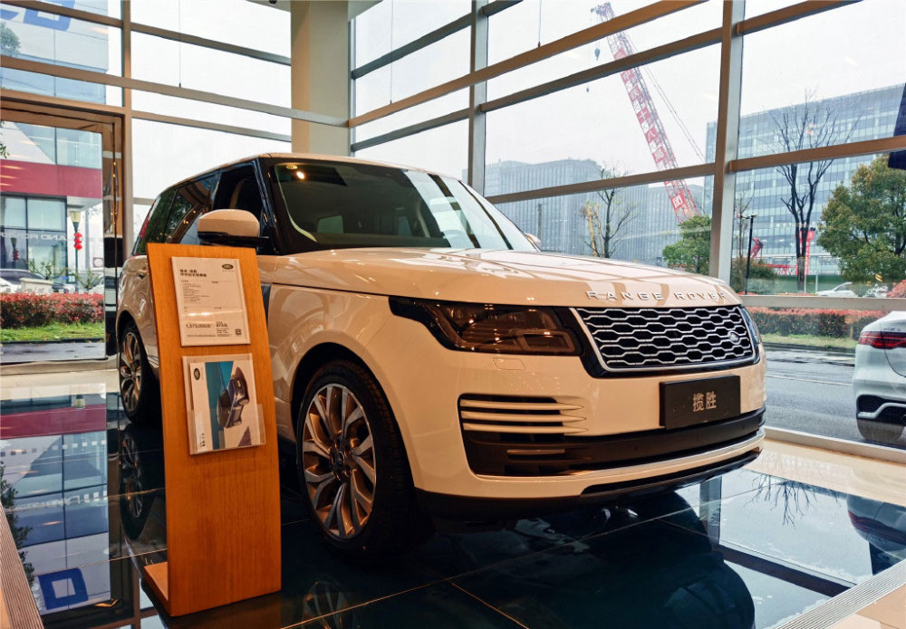 路虎揽胜传世加长版奢华的运动气场开着够气派