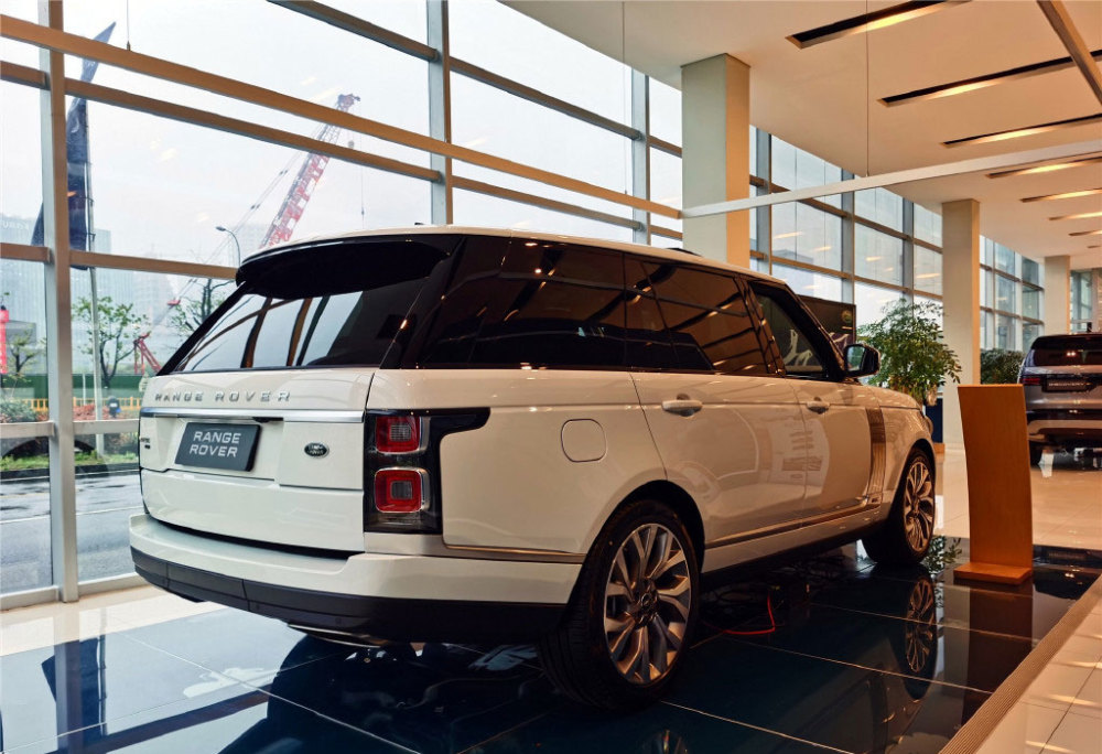 路虎揽胜传世加长版奢华的运动气场开着够气派