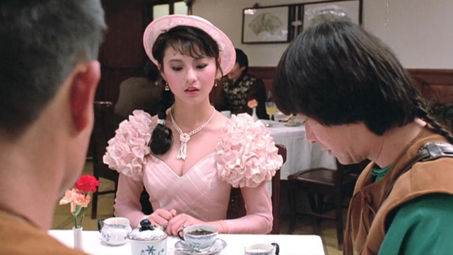 中出演了香港僵尸片开山之祖僵尸先生,李赛凤饰演任老爷的千金任婷婷