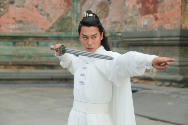 谁能想到,腼腆寡言的他是《武当一剑》里最疯的侠