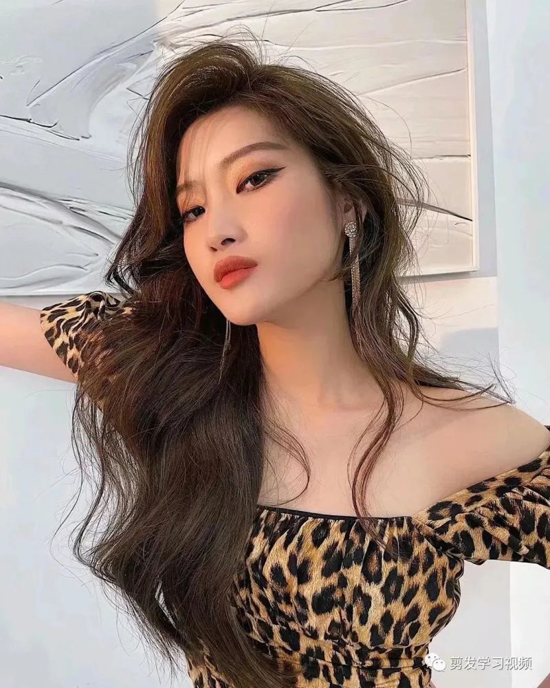 "辣妹发型,剪剪烫烫你最辣《50款》"