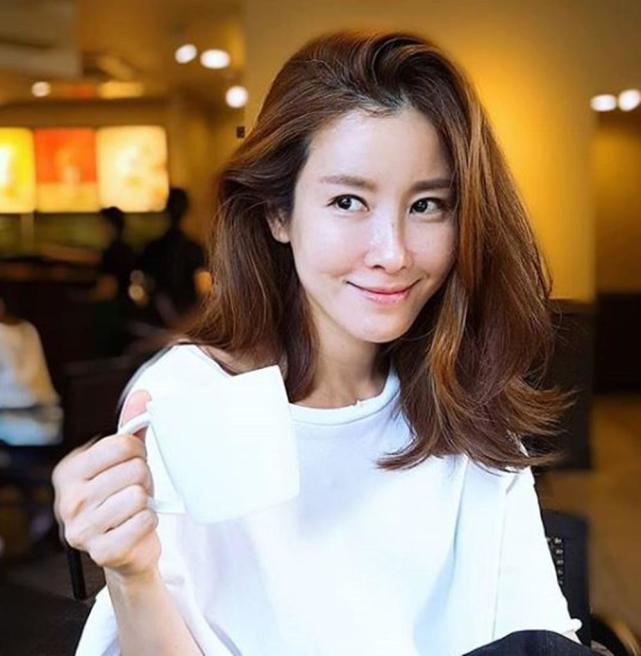 李泰兰贵妇日常公开引羡慕45岁不生娃被质疑圈外丈夫疯狂宠爱