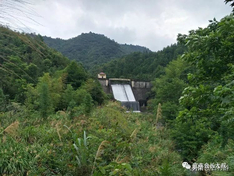 铜鼓三都镇的一座废弃军工厂,曾经生产高射炮和步兵战车_腾讯新闻
