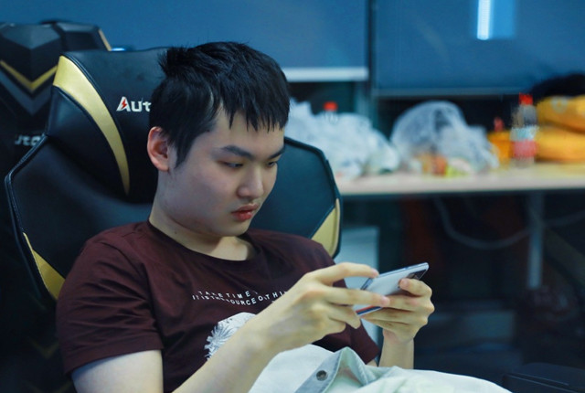 新版本到来猫神遭弃用,天真难堪大任,rngm教练组真该严查