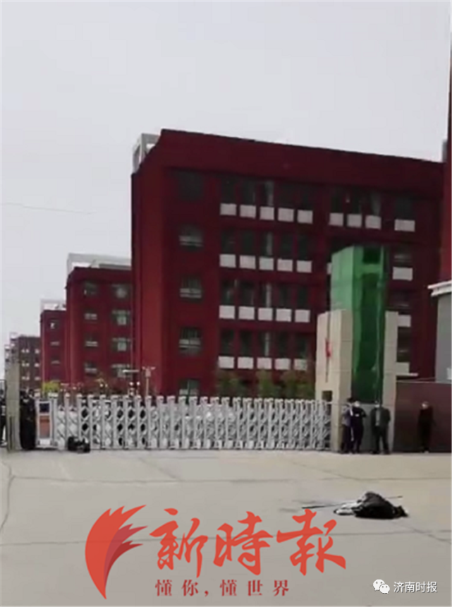 高一学生宿舍内自杀,家属称其"全身多处伤痕",疑遭校园暴力_腾讯新闻